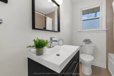441 VALLEY Drive, Oakville, ON L6L 4L7