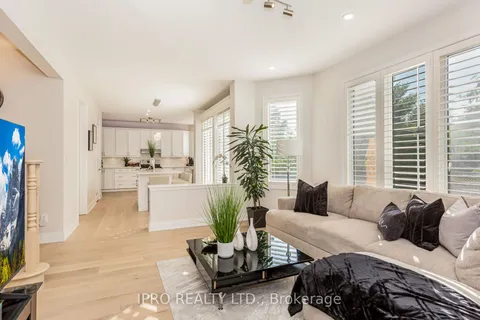 3082 Scotscraig Crescent, Oakville, ON L6M 5G7