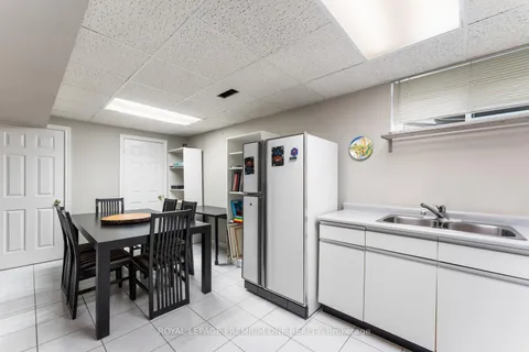 14 Bradmore Avenue, Toronto, ON M9M 1J9