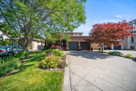 14 Bradmore Avenue, Toronto, ON M9M 1J9