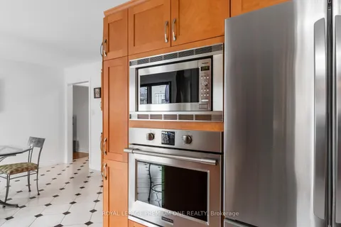 14 Bradmore Avenue, Toronto, ON M9M 1J9
