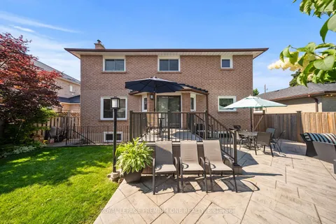 14 Bradmore Avenue, Toronto, ON M9M 1J9