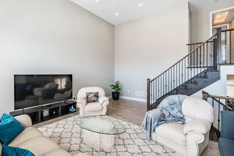 159 Threshing Mill Boulevard, Oakville, ON L6H 0V5