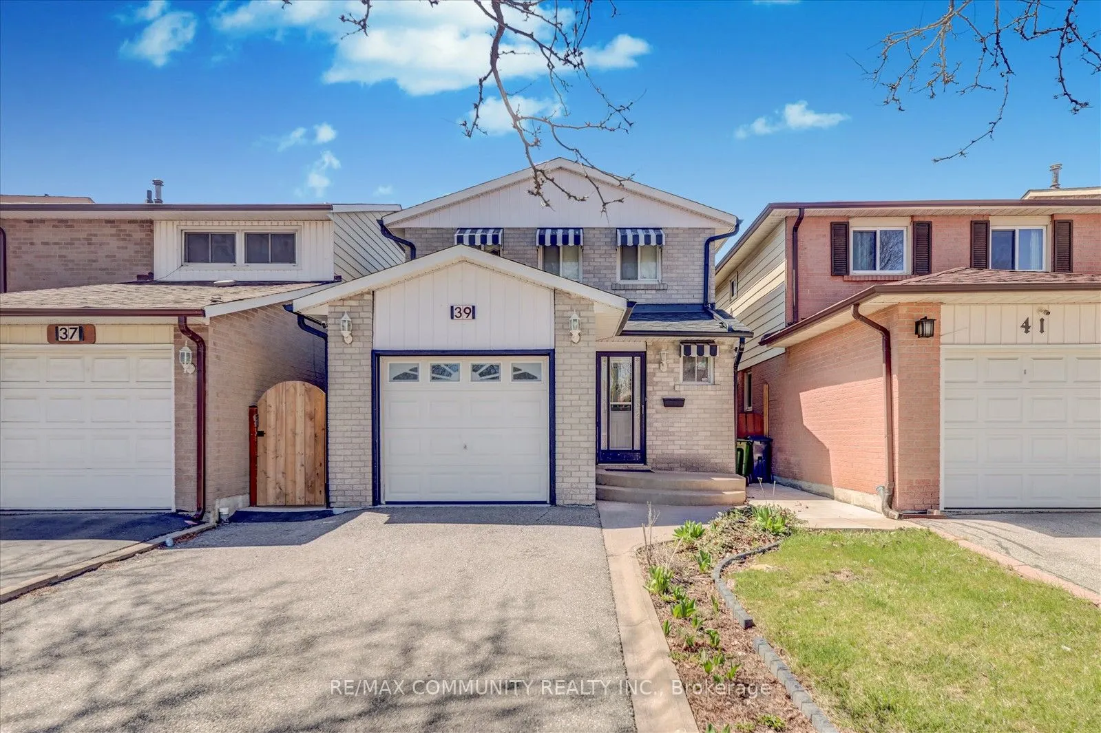 39 Autumn Glen Circle, Toronto, ON M9W 6B3