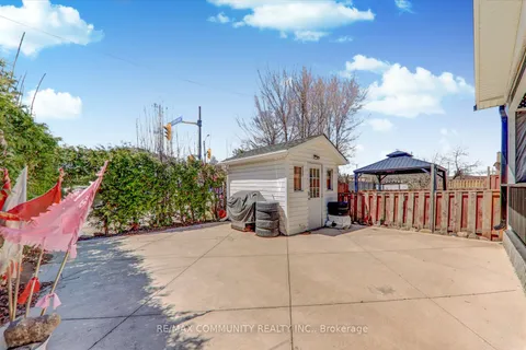 39 Autumn Glen Circle, Toronto, ON M9W 6B3