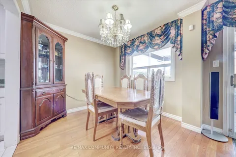 39 Autumn Glen Circle, Toronto, ON M9W 6B3