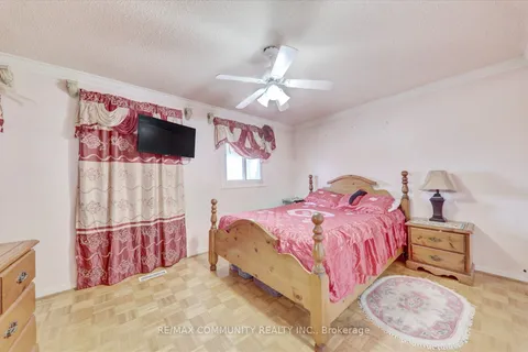 39 Autumn Glen Circle, Toronto, ON M9W 6B3