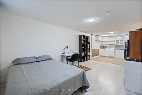 71 Hagar Avenue, Toronto, ON M6N 3V3
