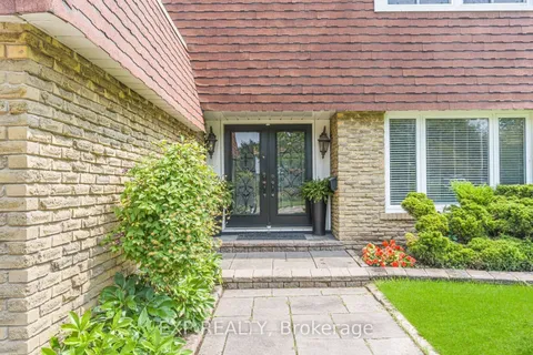 37 Kenninghall Boulevard, Mississauga, ON L5N 1J5