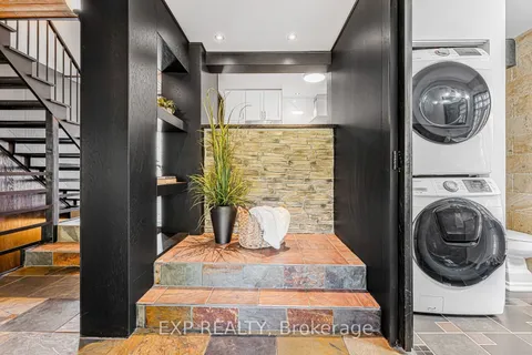37 Kenninghall Boulevard, Mississauga, ON L5N 1J5