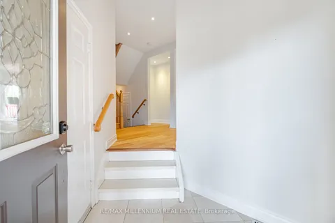 961 Knotty Pine Grove, Mississauga, ON L5W 1J9