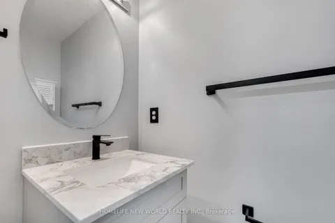 4884 Capri Crescent, Burlington, ON L7M 0H8