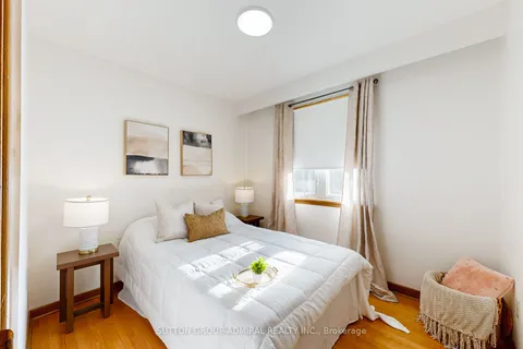 42 Swordbill Drive, Toronto, ON M9A 4V5