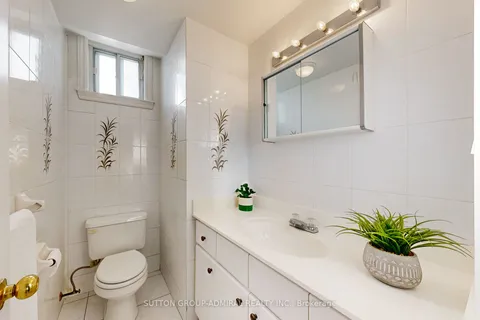 42 Swordbill Drive, Toronto, ON M9A 4V5