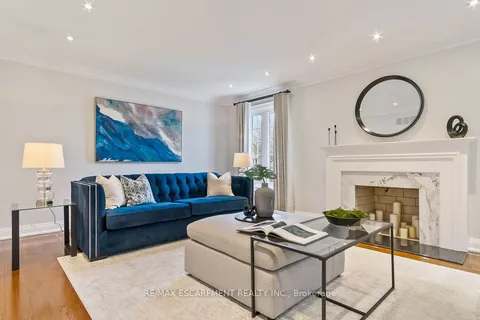 2072 Chippewa Trail, Mississauga, ON L5H 3V7