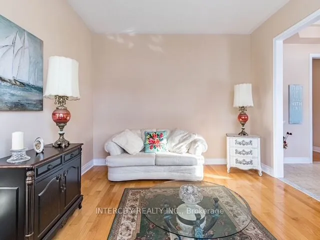 35 Fontainebleu Road, Brampton, ON L6P 1Z1