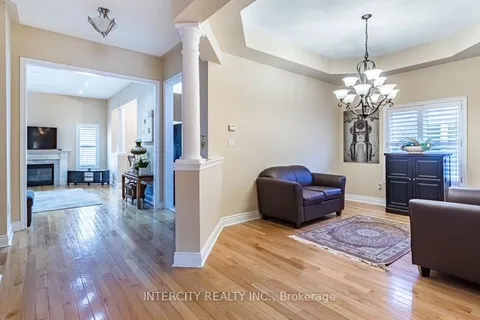 35 Fontainebleu Road, Brampton, ON L6P 1Z1