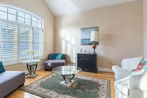 35 Fontainebleu Road, Brampton, ON L6P 1Z1