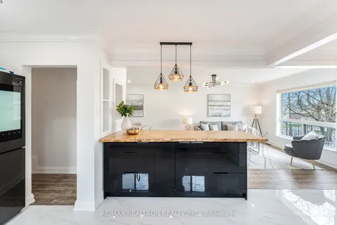 121 Grandravine Drive, Toronto, ON M3J 1B3