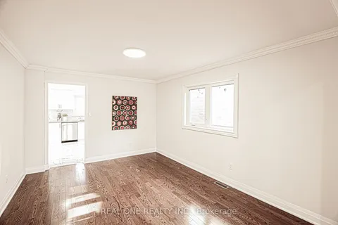 621 Winterton Way, Mississauga, ON L5R 3J3