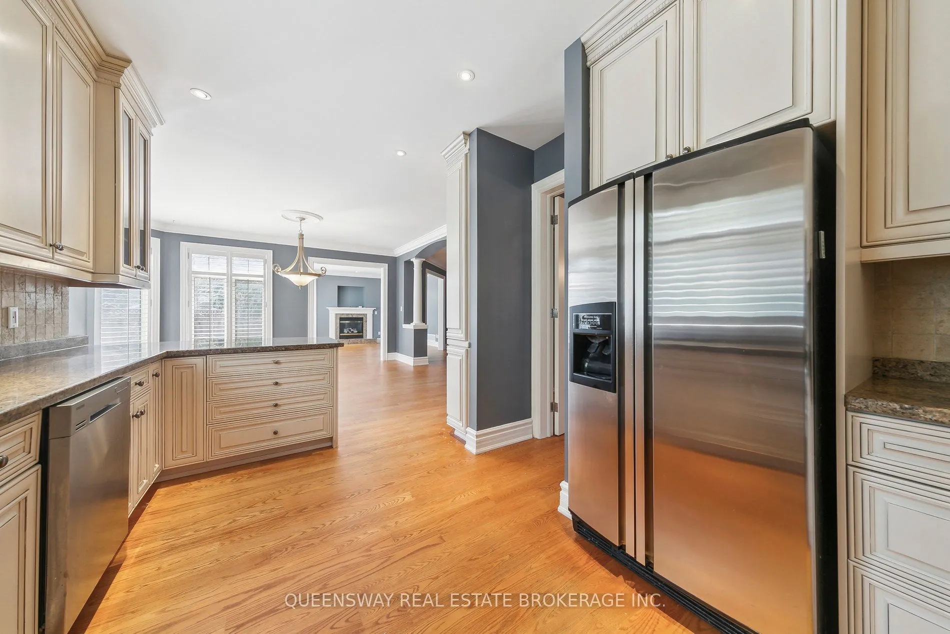 1371 Chriseden Drive, Mississauga, ON L5H 1V1