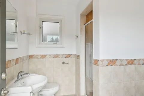 1371 Chriseden Drive, Mississauga, ON L5H 1V1