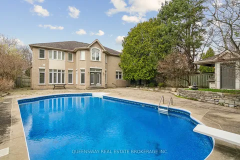 1371 Chriseden Drive, Mississauga, ON L5H 1V1