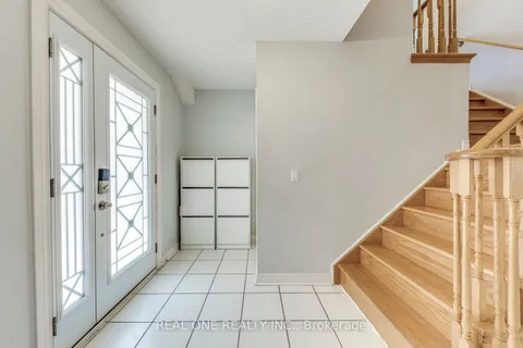 826 Winterton Way, Mississauga, ON L5V 2A5