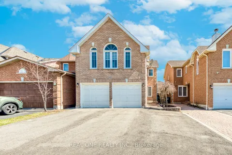 826 Winterton Way, Mississauga, ON L5V 2A5