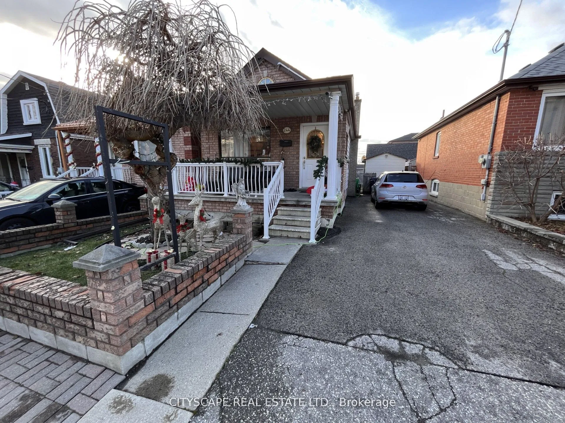 244 Rosethorn Avenue, Toronto, ON M6M 3L1