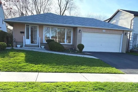 2593 Vineland Road, Mississauga, ON L5K 2A3