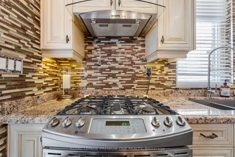 524 Salem Avenue, Toronto, ON M6H 3E1