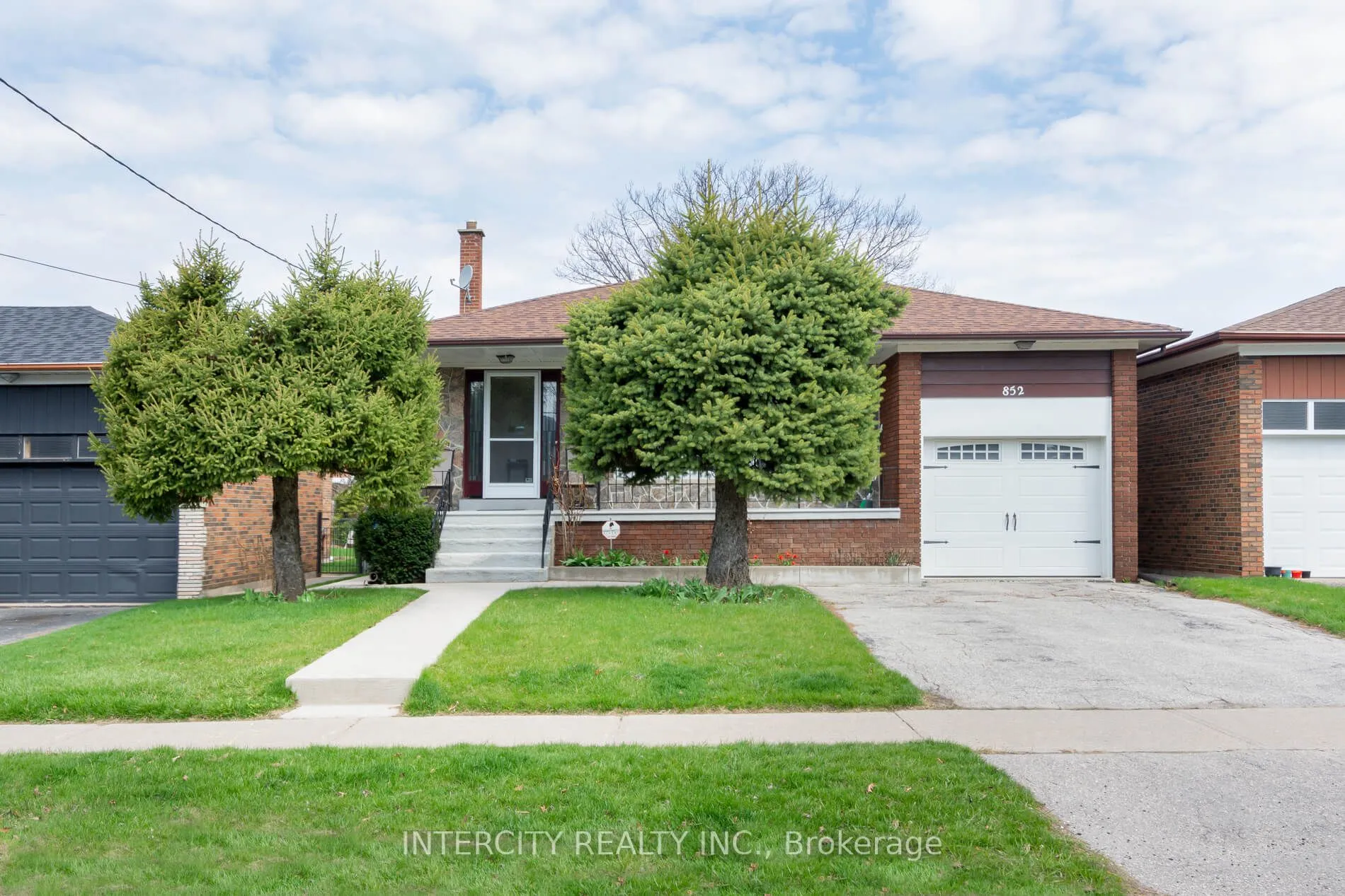 852 Glencairn Avenue, Toronto, ON M6B 2A5