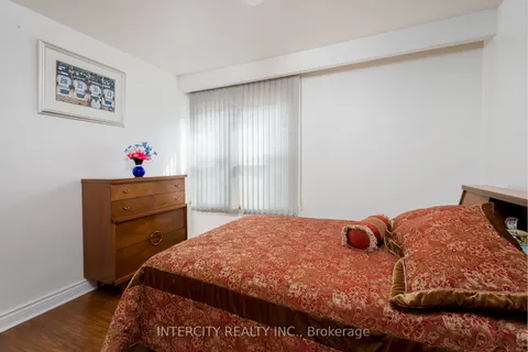 852 Glencairn Avenue, Toronto, ON M6B 2A5