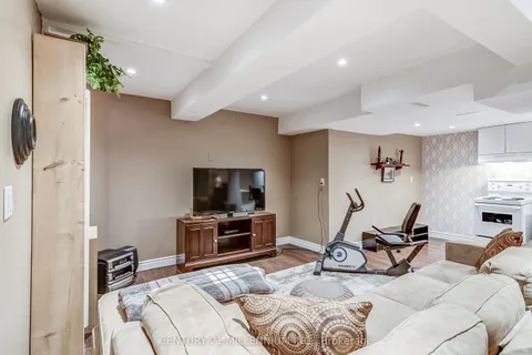6 Collingwood Avenue, Brampton, ON L7A 2E5