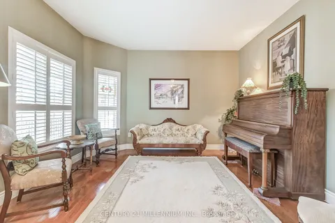 6 Collingwood Avenue, Brampton, ON L7A 2E5