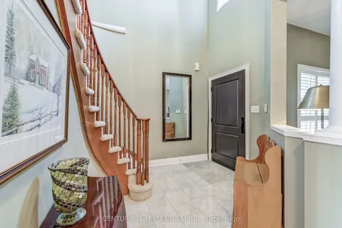 6 Collingwood Avenue, Brampton, ON L7A 2E5
