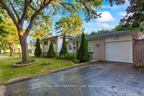 440 Sunset Drive, Oakville, ON L6L 3N4