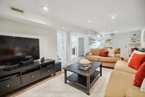 41 Tyre Avenue, Toronto, ON M9B 1R4