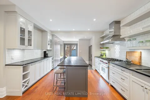 305 Delaware Avenue, Toronto, ON M6H 2T7