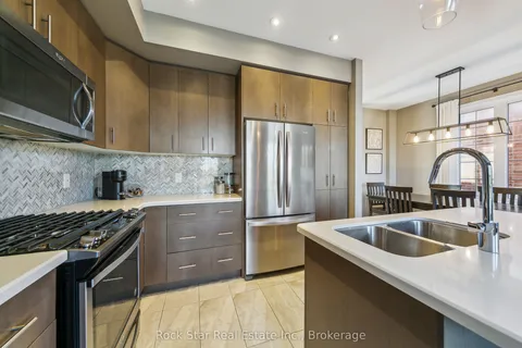 3150 BLACKFRIAR Common, Oakville, ON L6H 0P7