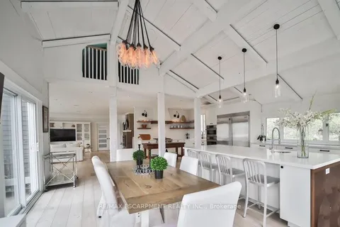 4028 Millar Crescent, Burlington, ON L7P 0R5