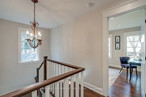 1050 Mohawk Road, Burlington, ON L7T 3M6
