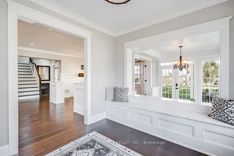 1050 Mohawk Road, Burlington, ON L7T 3M6