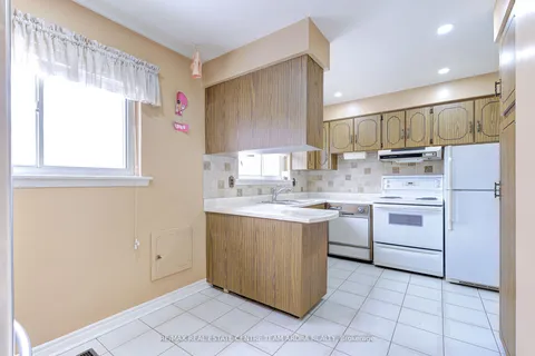 152 Vodden Street, Brampton, ON L6V 1M7