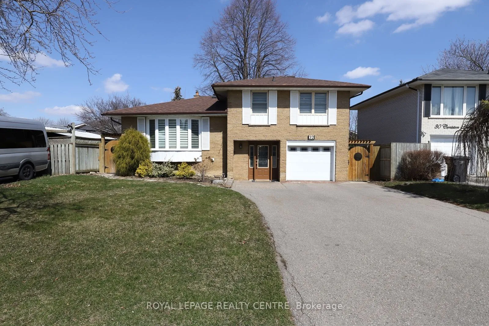 32 Coniston Avenue, Brampton, ON L6X 2H4