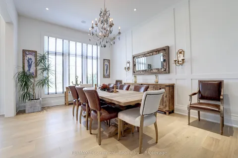 402 Tennyson Drive, Oakville, ON L6L 3Z1