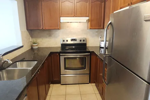 4324 FAIRVIEW Street, Burlington, ON L7L 7A2