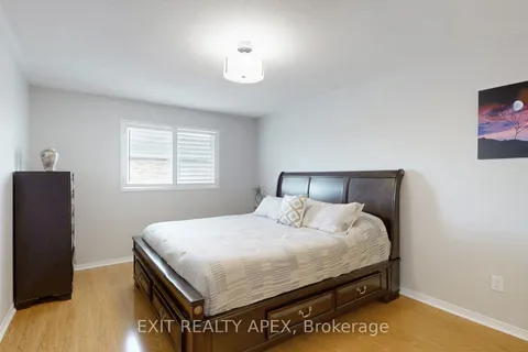 77 Commodore Drive, Brampton, ON L6X 0T4