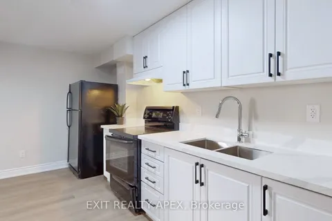 77 Commodore Drive, Brampton, ON L6X 0T4